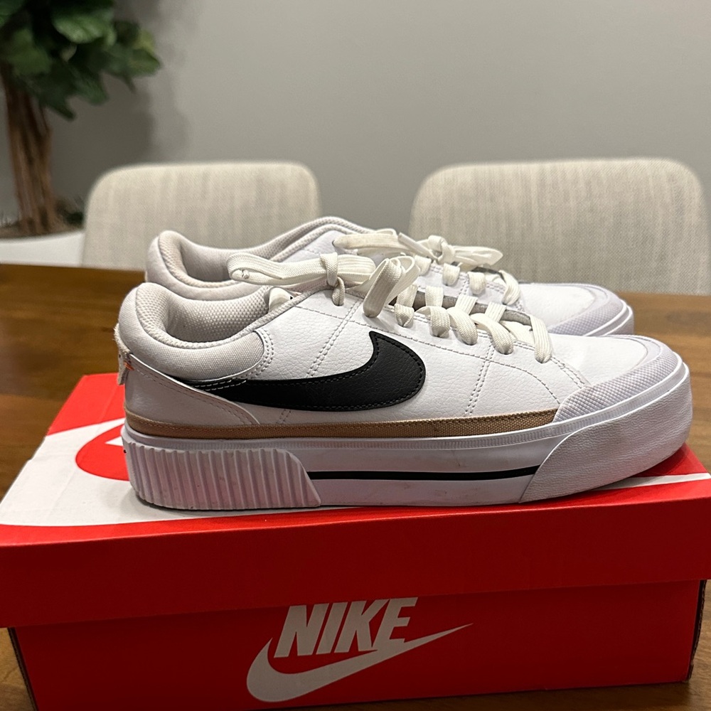 Nike White Leather Sneakers with Black Swoosh - Picture 4 of 7